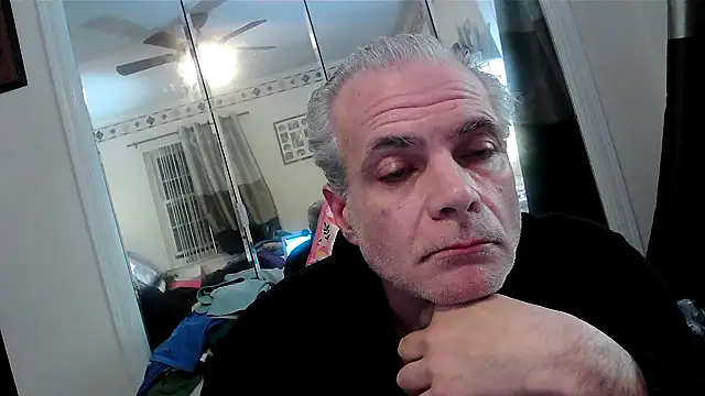 Snapshot of Hand69someguy chatting on May 12, 2:08 am Hand69someguy online show from May 12, 2:08 am