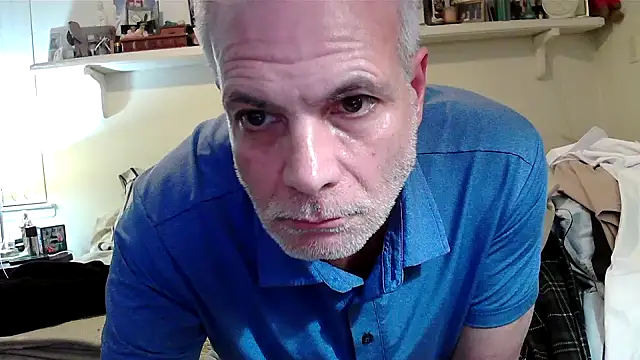 Snapshot of Hand69someguy chatting on May 23, 2:17 am Hand69someguy online show from May 23, 2:17 am