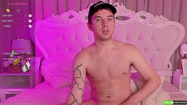 ArthurWhitee online show from October 7, 4:26 pm