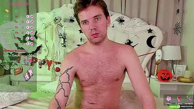 ArthurWhitee online show from October 21, 4:08 pm