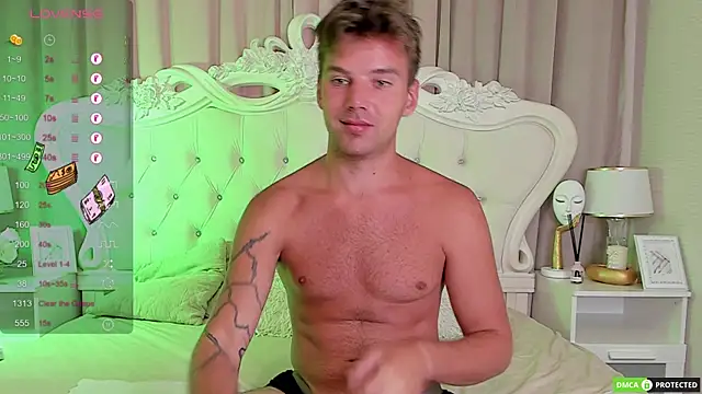 ArthurWhitee online show from November 29, 8:17 am