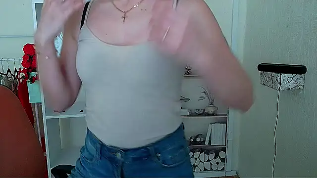  Barbie Kiss  online show from June 11, 1:09 pm