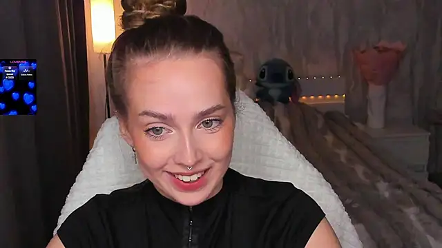Snapshot of YaraKroft_ chatting on July 28, 10:43 am YaraKroft online show from July 28, 10:43 am