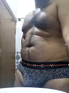 Snapshot of yourdreamman0705 chatting on February 6, 5:51 pm yourdreamman0705 online show from February 6, 5:51 pm