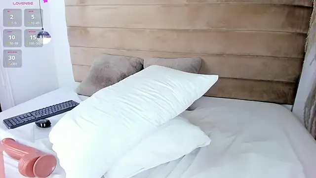 Snapshot of IsabellaJonns chatting on December 5, 7:16 am IsabellaJonns online show from December 5, 7:16 am