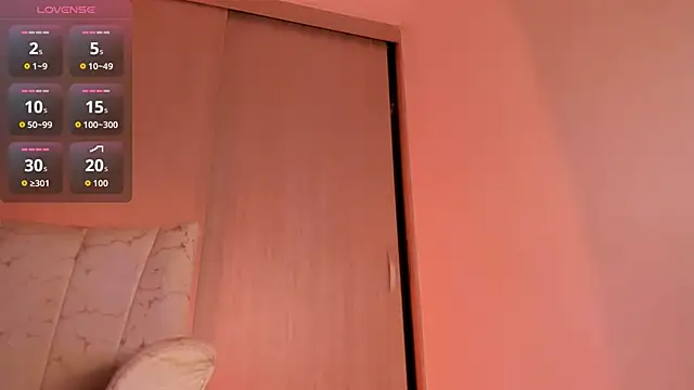 Snapshot of CoralineKam1 chatting on November 6, 8:10 pm CoralineKam1 online show from November 6, 8:10 pm