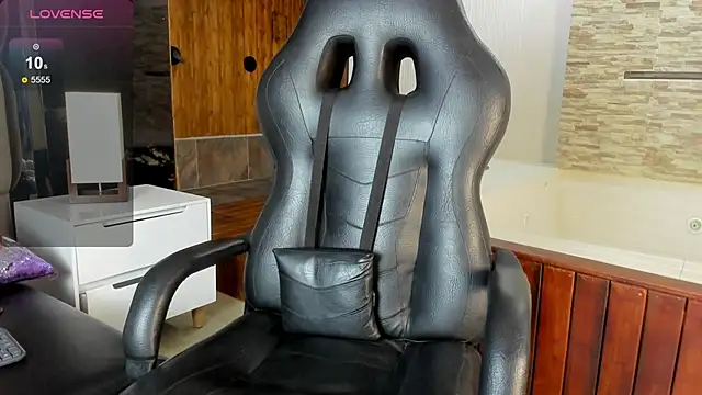 Hanna lens online show from January 9, 5:11 pm