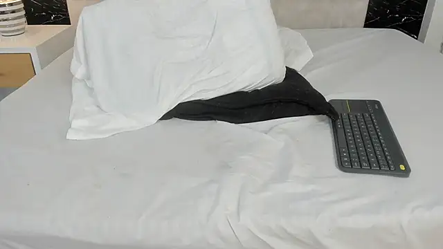 Hanna lens online show from March 4, 6:18 pm