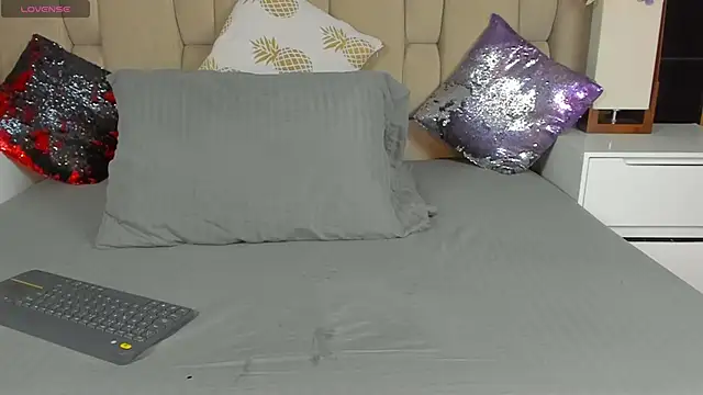 Hanna lens online show from March 21, 2:40 pm