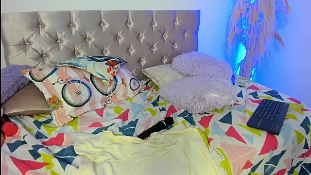Snapshot of alanavega11 chatting on June 3, 2:33 pm alanavega11 online show from June 3, 2:33 pm