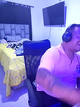 Snapshot of siatodo02 chatting on January 4, 2:25 am siatodo02 online show from January 4, 2:25 am