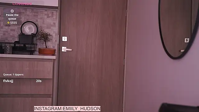 emily huddson  online show from July 13, 9:39 pm
