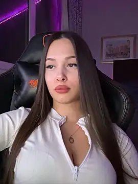 EricaWalls online show from November 2, 5:15 pm