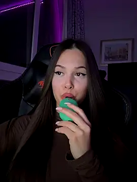 EricaWalls online show from November 8, 11:25 pm