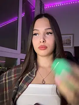 EricaWalls online show from December 15, 3:49 pm