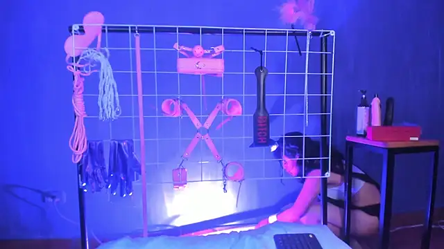 Snapshot of vanelope11 chatting on February 12, 7:35 pm vanelope11 online show from February 12, 7:35 pm