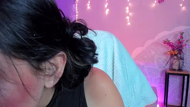 Snapshot of vanelope11 chatting on February 15, 10:21 pm vanelope11 online show from February 15, 10:21 pm