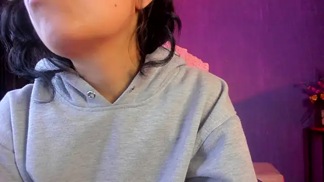 Snapshot of vanelope11 chatting on February 17, 9:52 pm vanelope11 online show from February 17, 9:52 pm