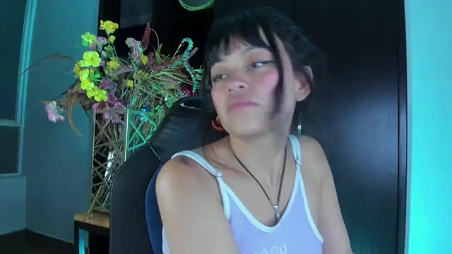 Snapshot of vanelope11 chatting on March 1, 3:32 am vanelope11 online show from March 1, 3:32 am