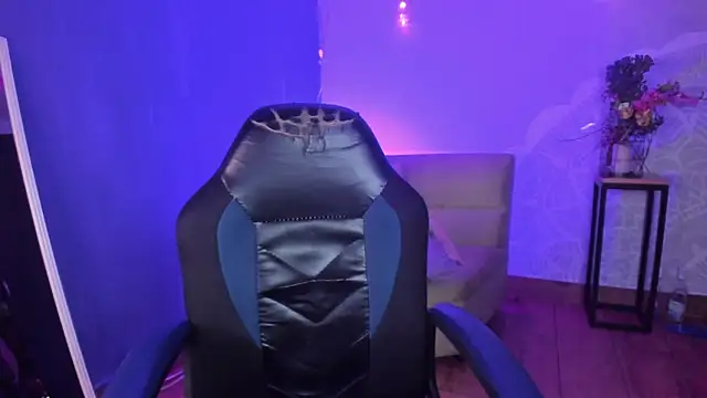 Snapshot of vanelope11 chatting on March 5, 6:23 pm vanelope11 online show from March 5, 6:23 pm