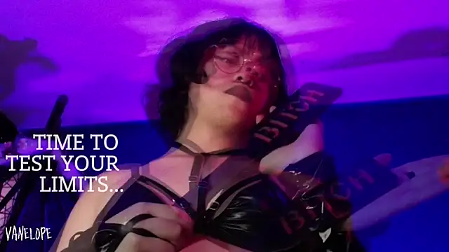 Snapshot of vanelope11 chatting on October 22, 6:51 pm vanelope11 online show from October 22, 6:51 pm