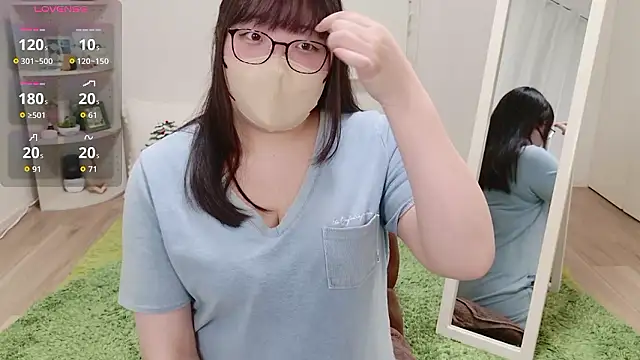 Snapshot of o-Aya-o chatting on December 22, 2:03 pm o-Aya-o online show from December 22, 2:03 pm