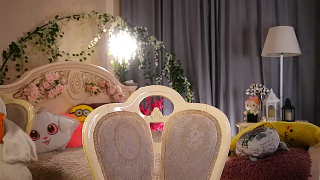 MonaEldon online show from December 17, 2:28 am