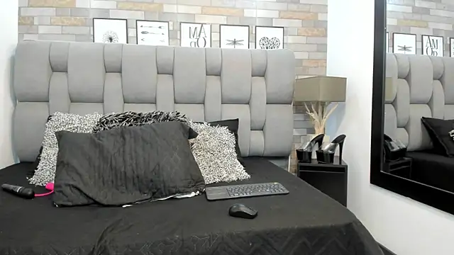 KariinaTaylor online show from June 12, 7:02 pm