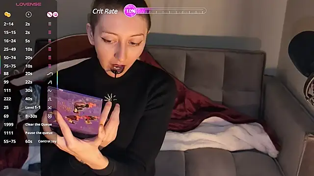 lovelylucyy online show from February 6, 3:06 am