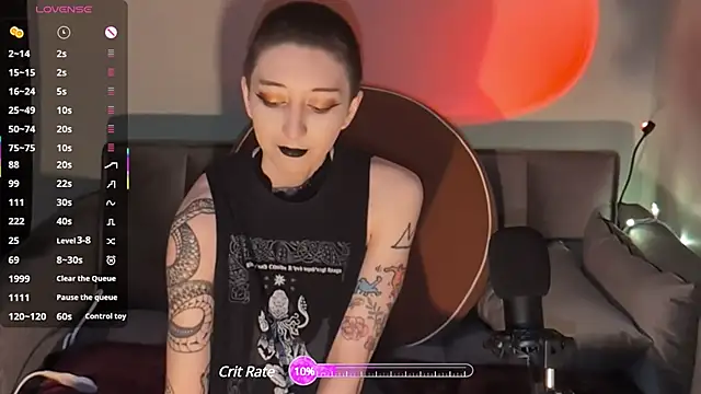 lovelylucyy online show from February 18, 12:59 am