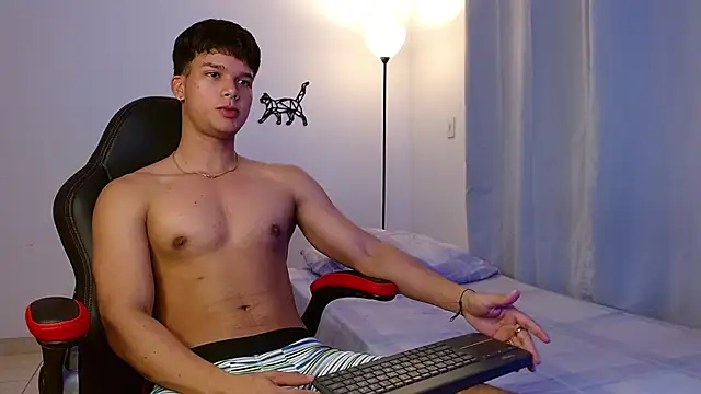 Snapshot of lous_g chatting on January 3, 3:27 am lous g online show from January 3, 3:27 am