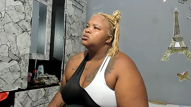 Snapshot of briyinabloom_ chatting on February 7, 1:53 pm briyinabloom online show from February 7, 1:53 pm