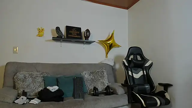 julian wallace online show from October 25, 5:08 pm