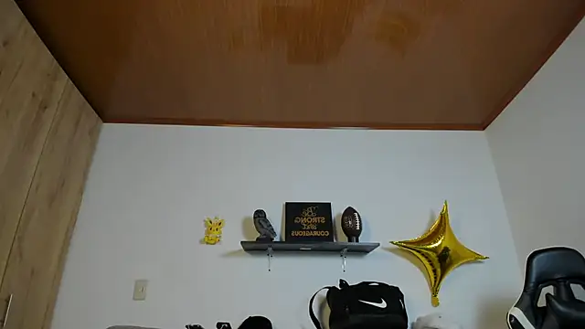 julian wallace online show from December 3, 4:16 pm