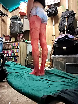 Snapshot of bentoverblonde chatting on October 29, 2:36 am bentoverblonde online show from October 29, 2:36 am