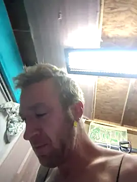 Snapshot of bentoverblonde chatting on November 5, 4:56 am bentoverblonde online show from November 5, 4:56 am