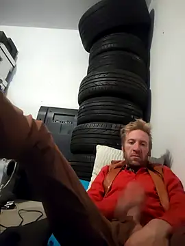 Snapshot of bentoverblonde chatting on November 18, 5:17 pm bentoverblonde online show from November 18, 5:17 pm