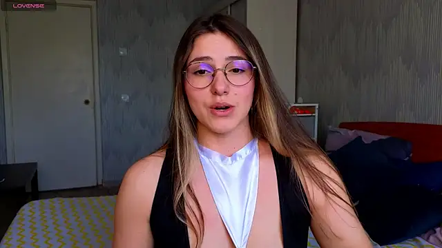 Snapshot of sophia_euphoriaa chatting on May 8, 8:52 am sophia euphoriaa online show from May 8, 8:52 am