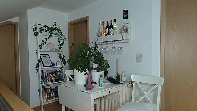 Snapshot of BrownieyQueen chatting on December 2, 4:53 pm BrownieyQueen online show from December 2, 4:53 pm