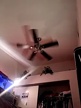 Snapshot of HBYAM chatting on March 8, 7:20 pm HBYAM online show from March 8, 7:20 pm