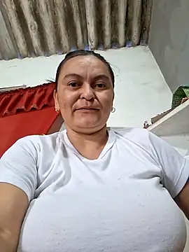 Snapshot of Horny-Mommy-Dirty chatting on February 1, 2:26 pm Horny-Mommy-Dirty online show from February 1, 2:26 pm