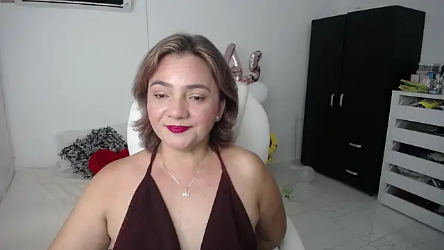 Snapshot of Chiraz_hasnaa chatting on January 20, 10:59 pm Chiraz hasnaa online show from January 20, 10:59 pm