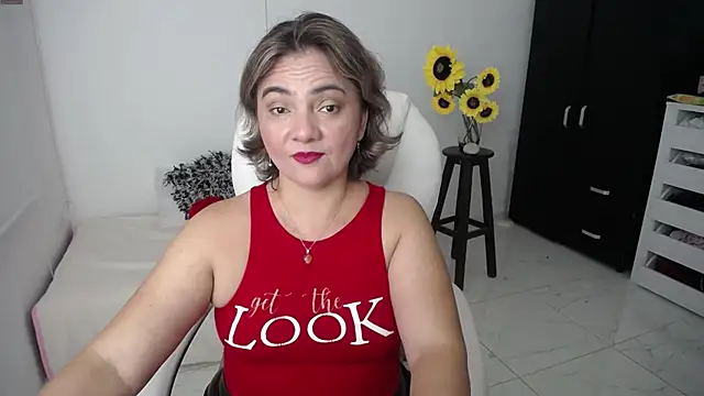 Snapshot of Chiraz_hasnaa chatting on March 14, 10:16 pm Chiraz hasnaa online show from March 14, 10:16 pm