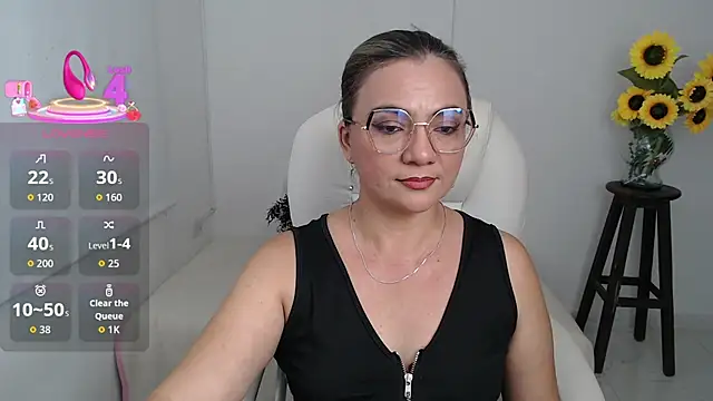 Snapshot of Chiraz_hasnaa chatting on October 15, 2:22 am Chiraz hasnaa online show from October 15, 2:22 am