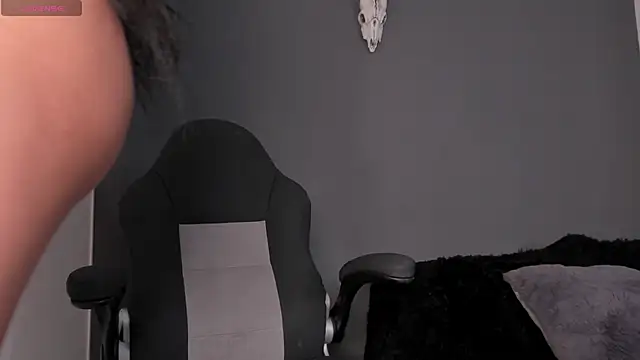 Snapshot of Aliz01 chatting on January 21, 11:34 pm Aliz01 online show from January 21, 11:34 pm