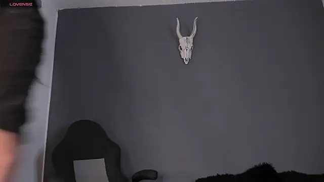 Snapshot of Aliz01 chatting on February 1, 2:26 am Aliz01 online show from February 1, 2:26 am