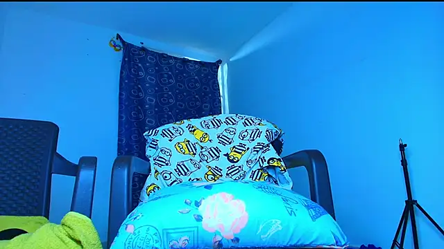 Thomass00 online show from February 19, 5:03 am