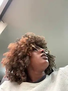 TIFFANYYSTAR online show from March 4, 5:03 pm