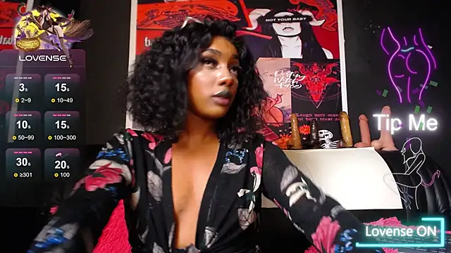 TIFFANYYSTAR online show from March 15, 5:15 pm