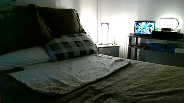 ImYourXtoy online show from April 28, 6:02 pm